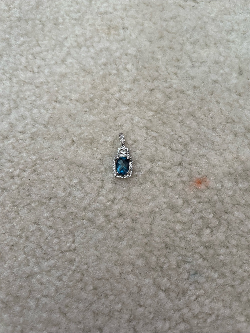London Blue Sapphire and white gold pendant